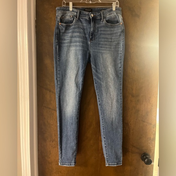 Judy Blue Jeans Woman 15/32 Denim Distressed Ankle Pant, Stretchy Comfy, NWOT - Picture 8 of 12
